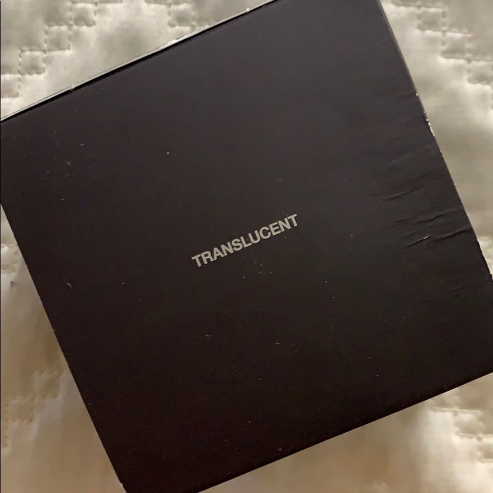 Translucent Powder - Picture 2 of 3